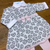 Vestido e Calça - Oncinha - Natural,  Steal e Rosa Pastel com Pérolas Swarovski