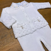 Jardineira e Casaco - Amanda - Branco com Pérolas Swarovski