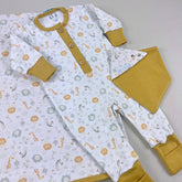 Macacão. Manta e Babador - Suedine - Naturale - Safari