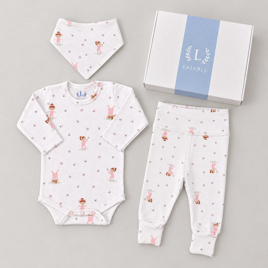 Kit presente para bebê Conjunto Suedine Bonequinha com body, calça e babador bandana