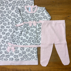 Vestido, Calça e Manta - Oncinha - Natural, Steal e Rosa Pastel com Pérolas Swarovski