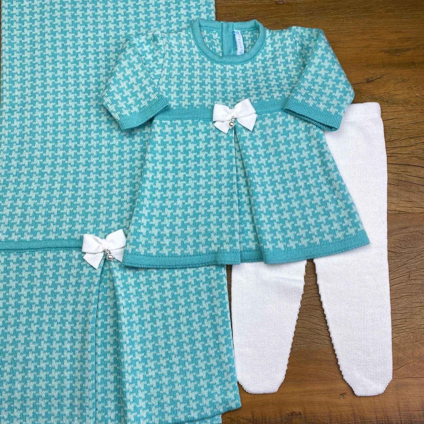Vestido. Calça e Manta - Pied Poule - Tiffany e Verdinho com Pérolas Swarovski