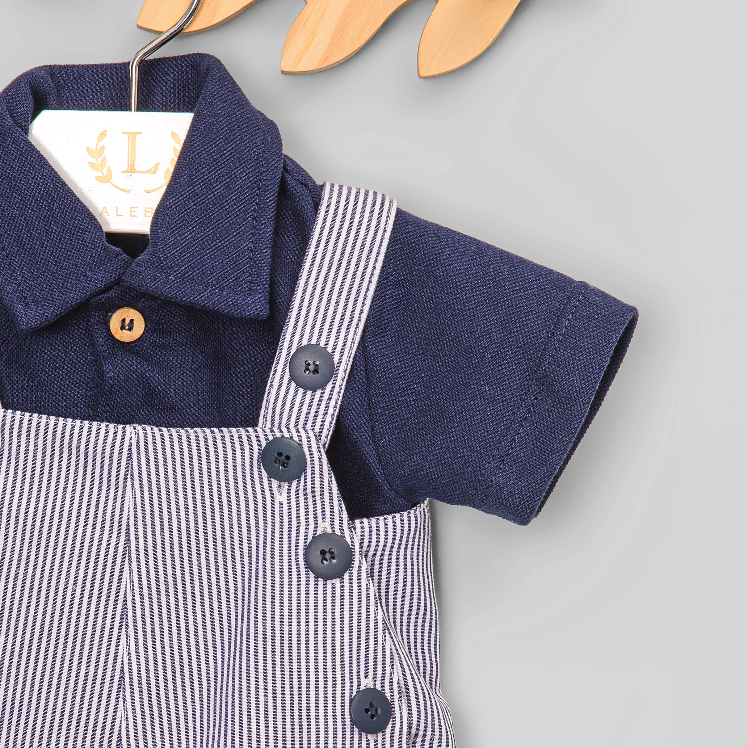 Conjunto Jardineira e Polo