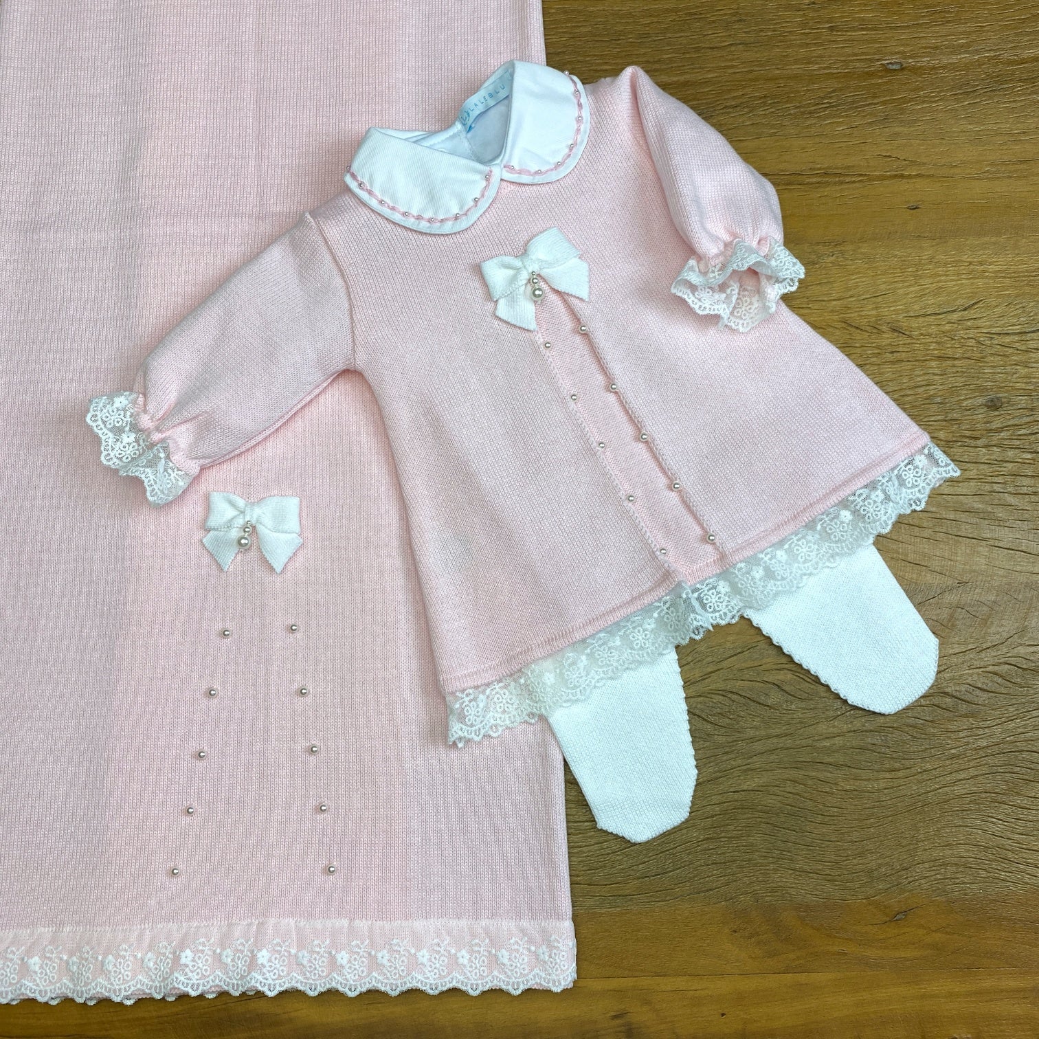 Vestido, Calça e Manta - Rendinha - Rosa com Pérolas e Cristais Swarovski
