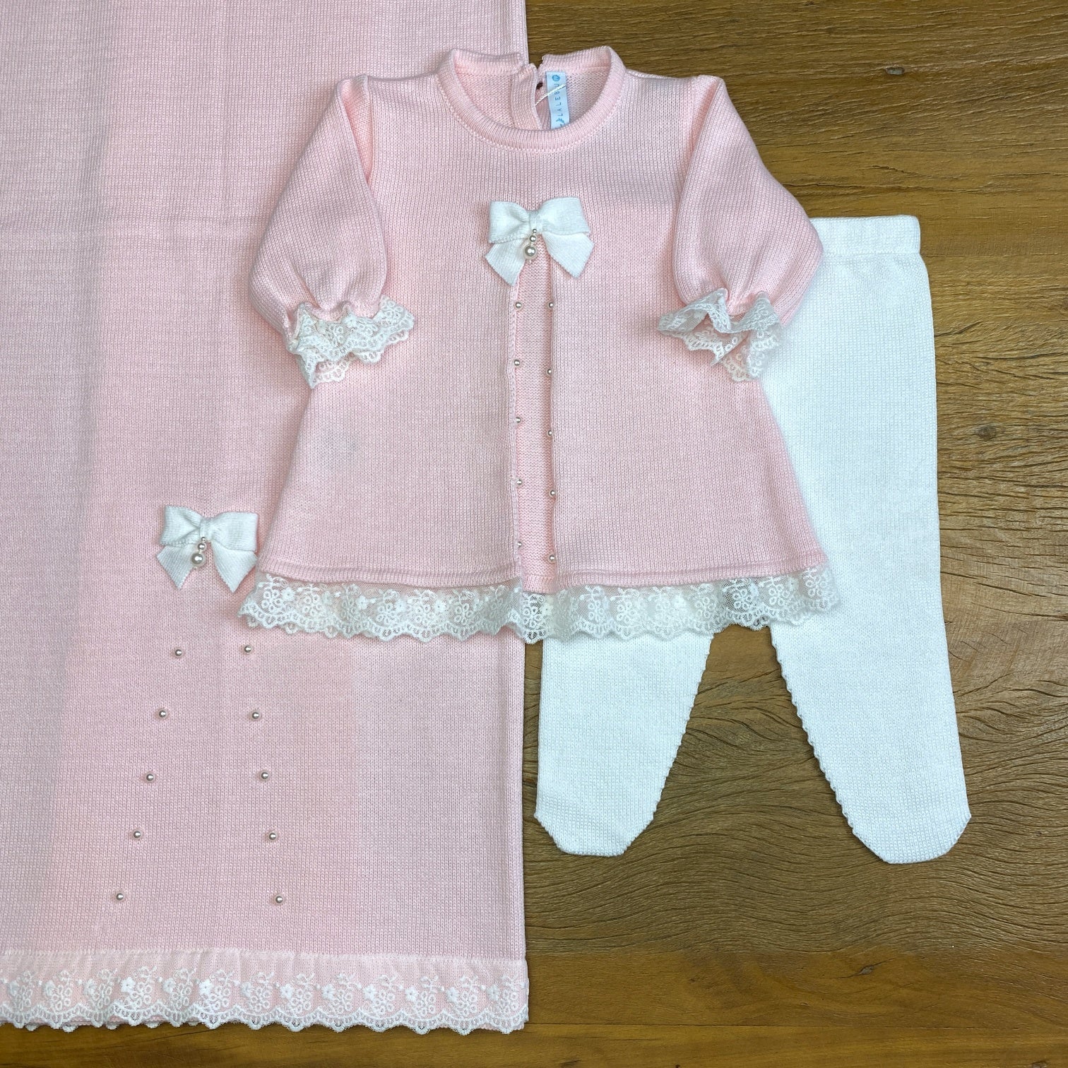 Vestido, Calça e Manta - Rendinha - Rosa com Pérolas e Cristais Swarovski