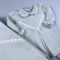 Vestido. Calça e Manta para Bebê - Tricotil - Aurora - Verdinho e Branco